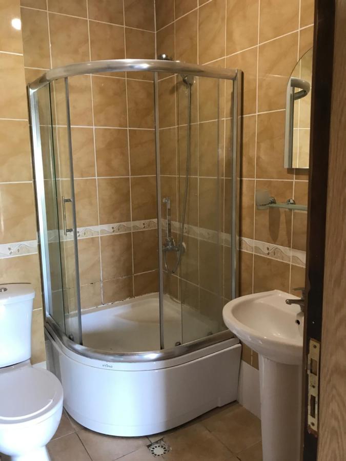 بيزوندا Guest House Alashara الغرفة الصورة
