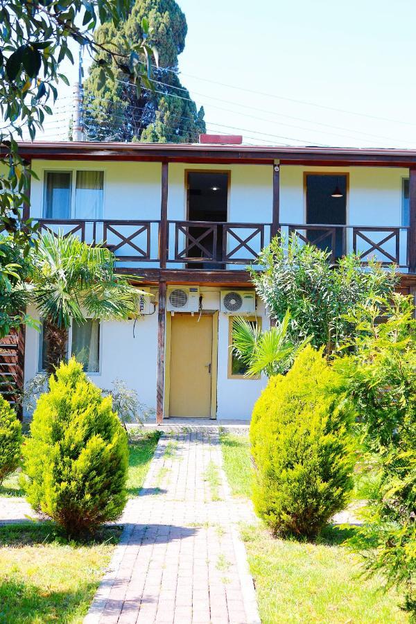 بيزوندا Guest House Alashara المظهر الخارجي الصورة
