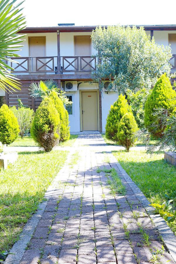 بيزوندا Guest House Alashara المظهر الخارجي الصورة
